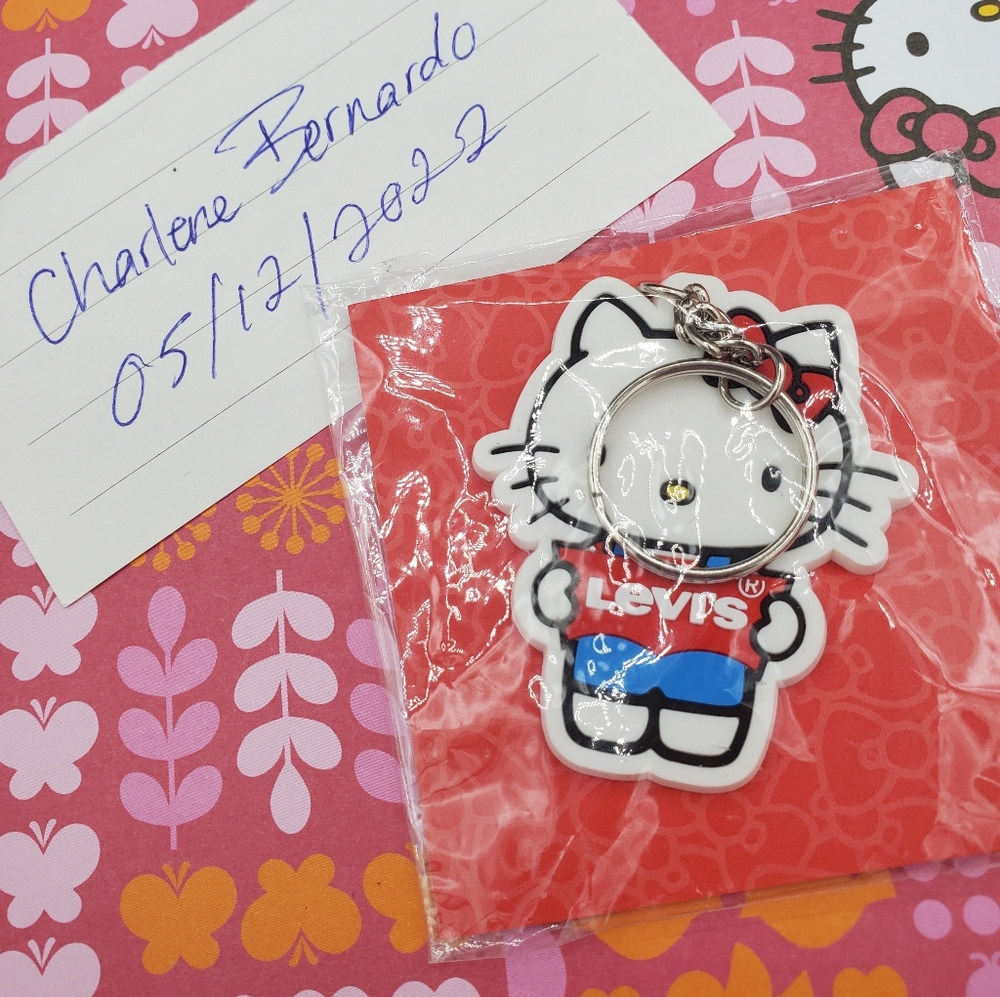 LEVI'S HELLO KITTY KEYCHAIN